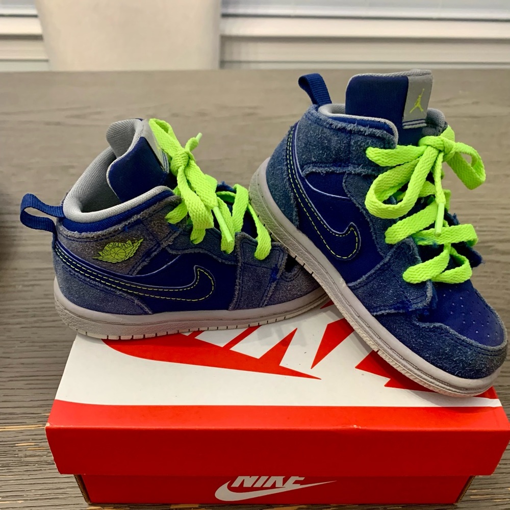 Jordan 1 Mid SE